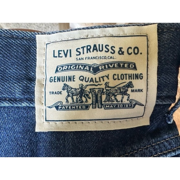 Levi's Women's High Rise Pleated Denim Shorts Size 28 Blue Jean Vintage Style - Picture 4 of 7